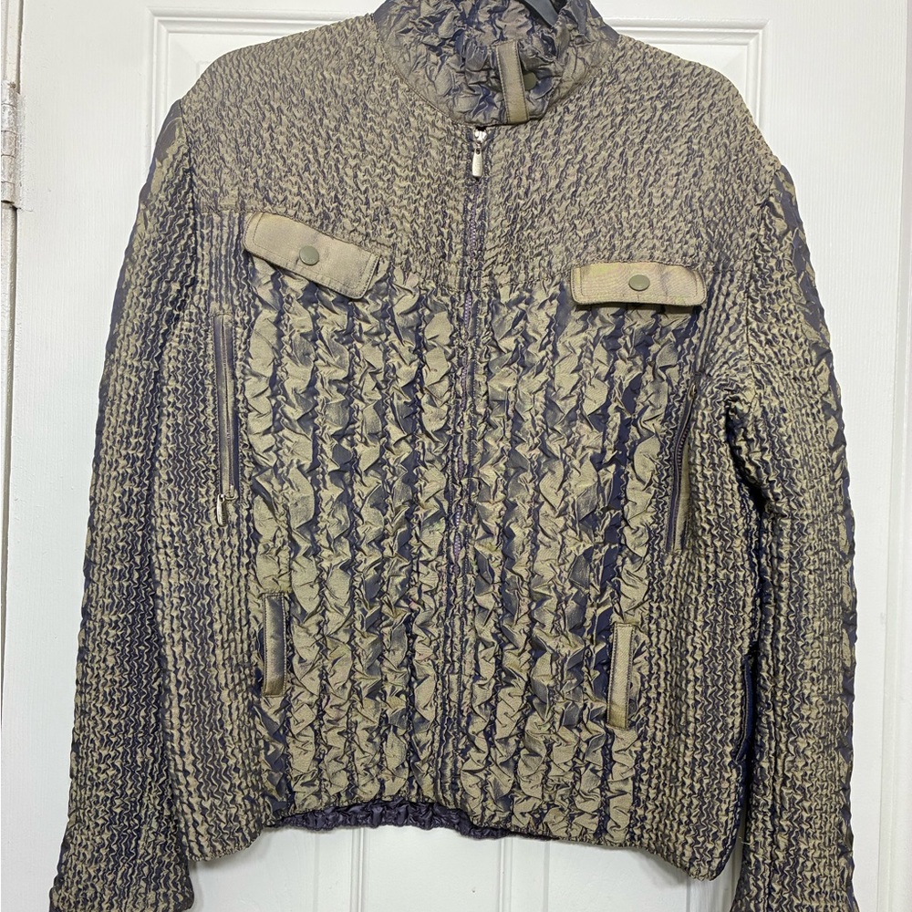 Ubu Textured Jacket in Gray and Gold